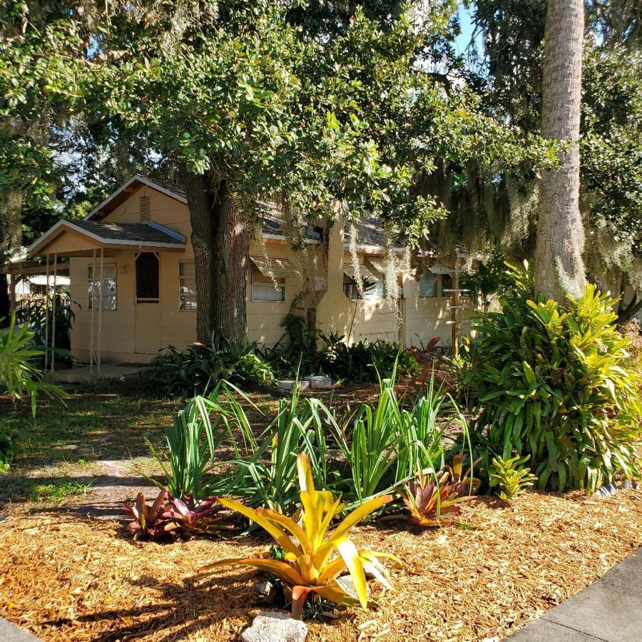 1 Beige Cozy Bungalow Or 1 White Cozy Efficiency Cottage In Titusville Exterior foto