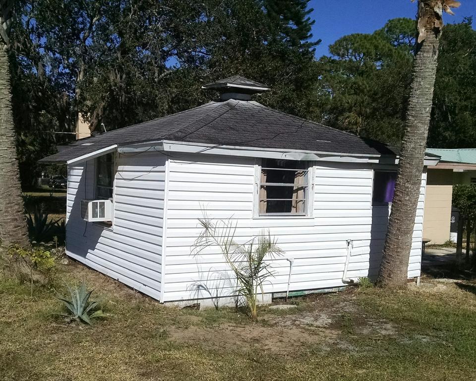 1 Beige Cozy Bungalow Or 1 White Cozy Efficiency Cottage In Titusville Exterior foto