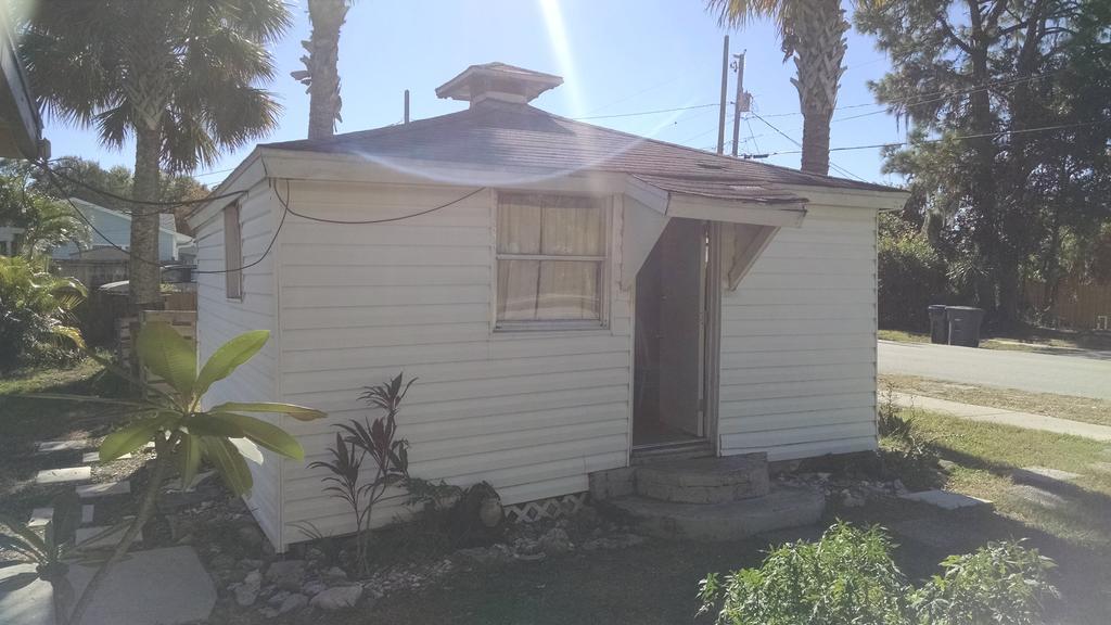 1 Beige Cozy Bungalow Or 1 White Cozy Efficiency Cottage In Titusville Exterior foto