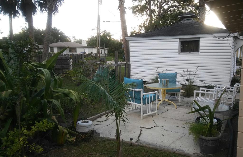 1 Beige Cozy Bungalow Or 1 White Cozy Efficiency Cottage In Titusville Exterior foto